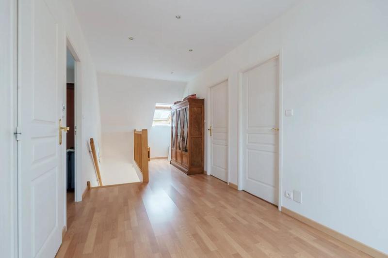 Maison - 238 m² - 8 pièces