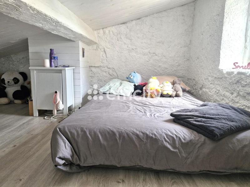 Maison - 374 m² - 9 pièces