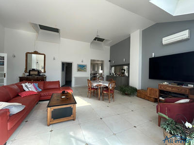 Maison - 268 m² - 5 pièces