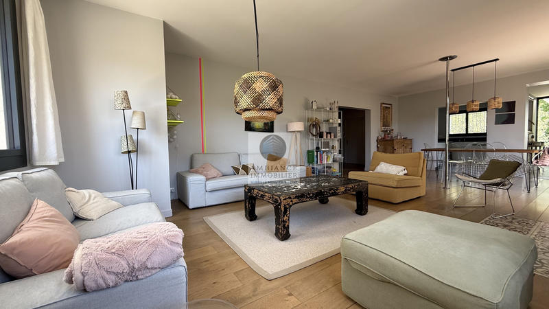 Maison - 280 m² - 10 pièces