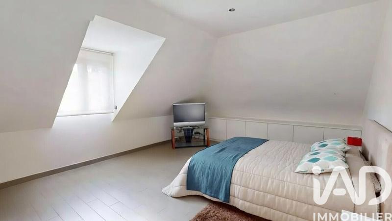 Maison - 236 m² - 10 pièces