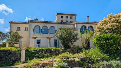 Maison - 270 m² - 10 pièces