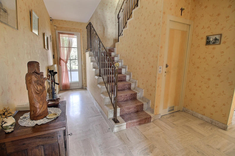 Maison - 230 m² - 8 pièces