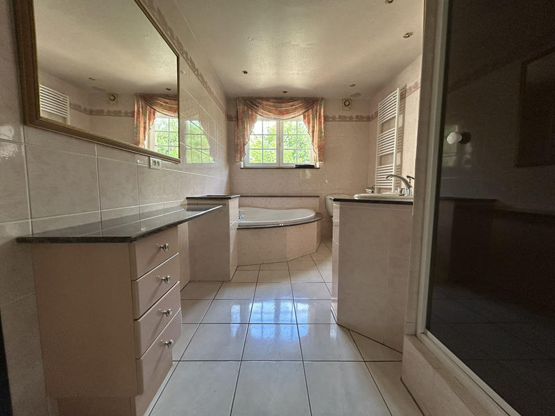 Maison - 227 m² - 6 pièces