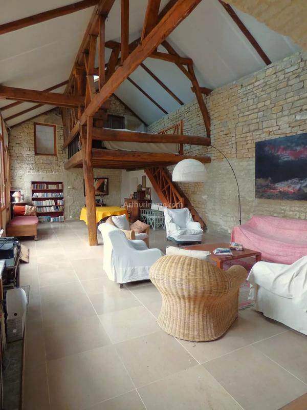 Maison - 329 m² - 12 pièces