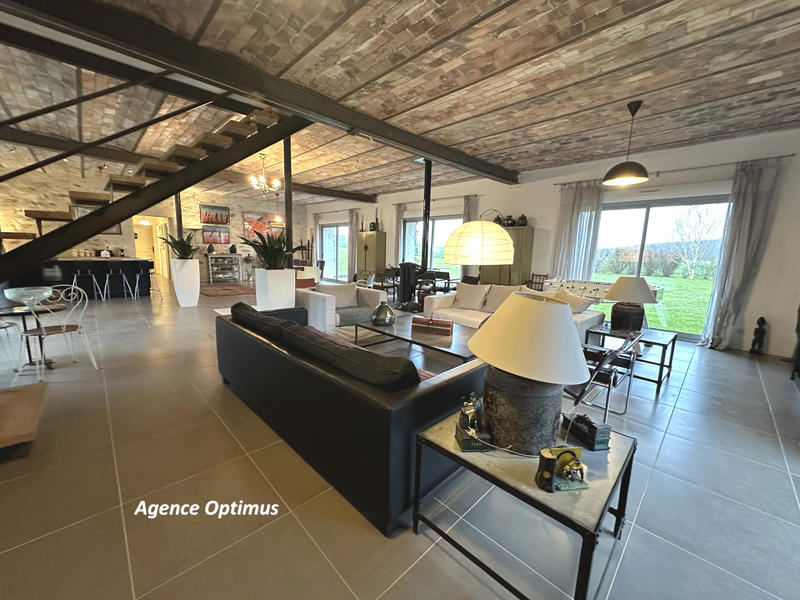 Propriété - 232 m² - 7 pièces