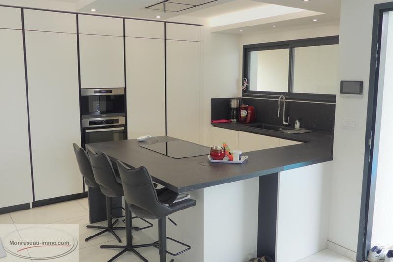 Demeure - 235 m² - 8 pièces