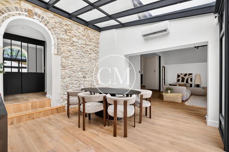 Maison - 215 m² - 6 pièces