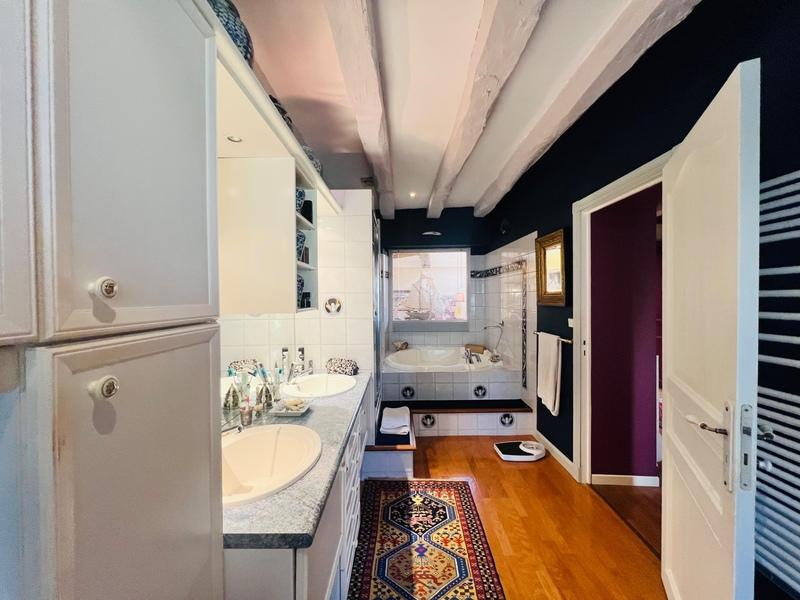 Maison bourgeoise - 212 m² - 6 pièces