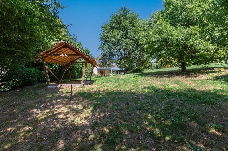 Maison - 275 m² - 12 pièces