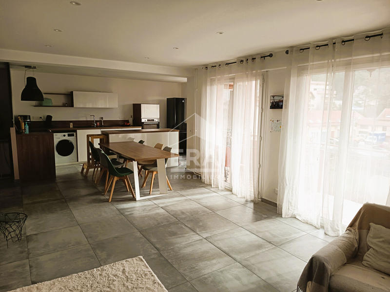 Appartement - 97 m² - 4 pièces