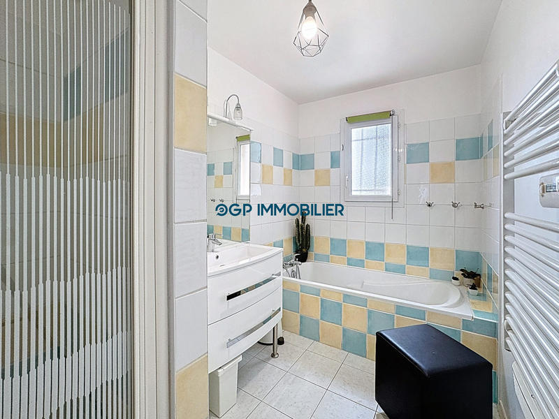 Maison traditionnelle - 153 m² - 5 pièces