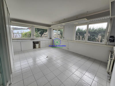 Local d'activités - 242 m² - 13 pièces