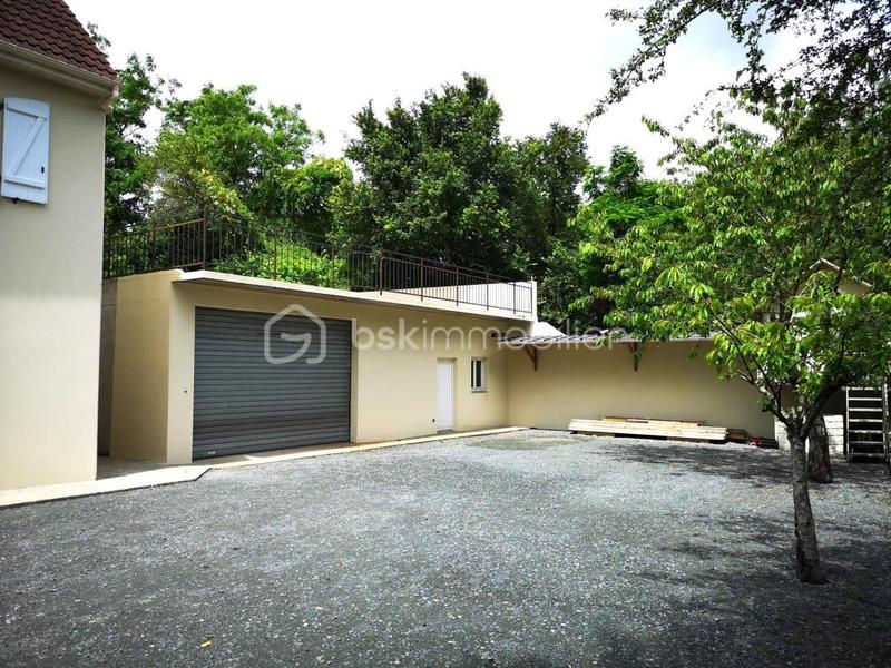 Maison - 183 m² - 8 pièces