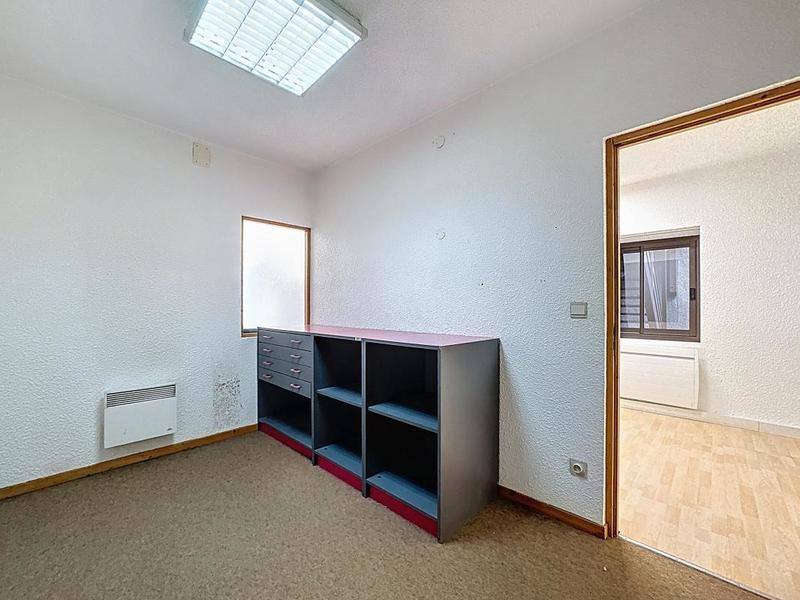 Local commercial - 111 m² - 5 pièces