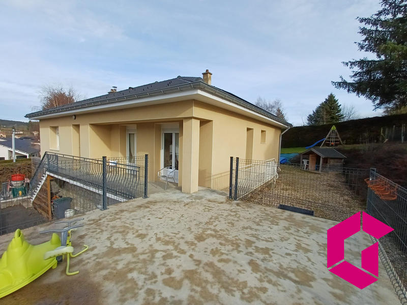 Maison traditionnelle - 90 m² - 5 pièces