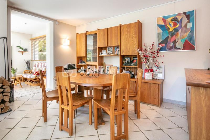Maison - 221 m² - 9 pièces