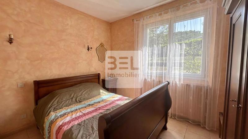 Villa - 100 m² - 5 pièces