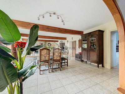 Maison - 235 m² - 6 pièces