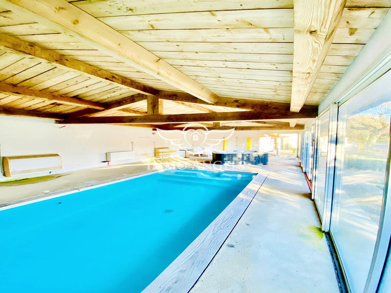 Maison - 278 m² - 10 pièces