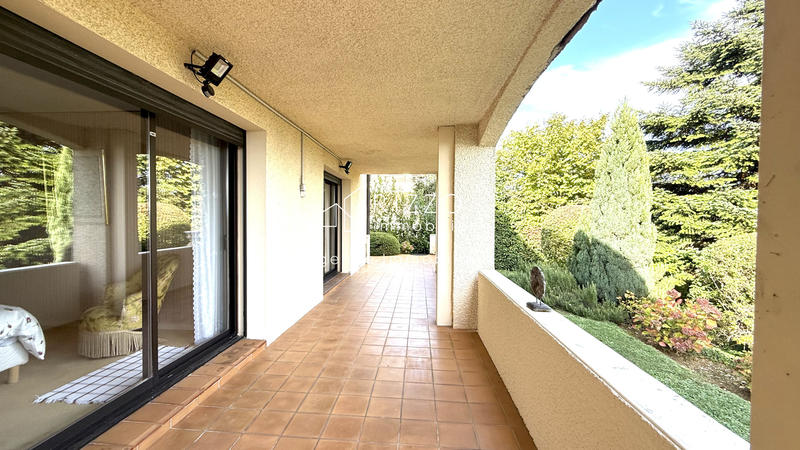 Maison - 330 m² - 12 pièces