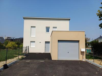 Maison - 94 m² - 5 pièces