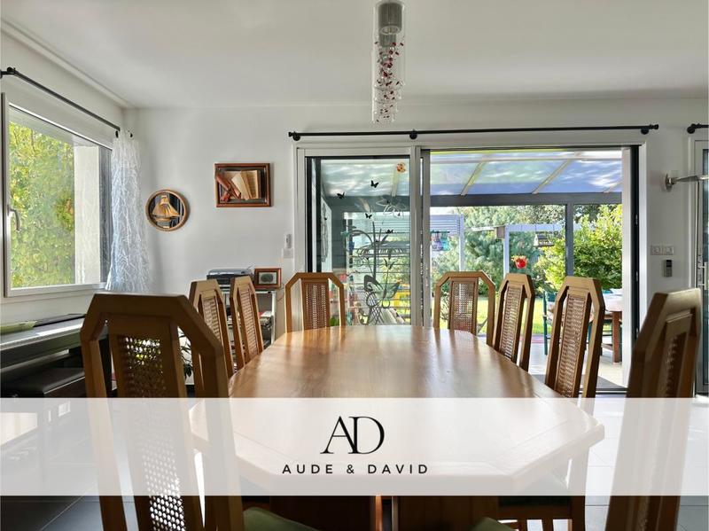 Maison - 220 m² - 8 pièces