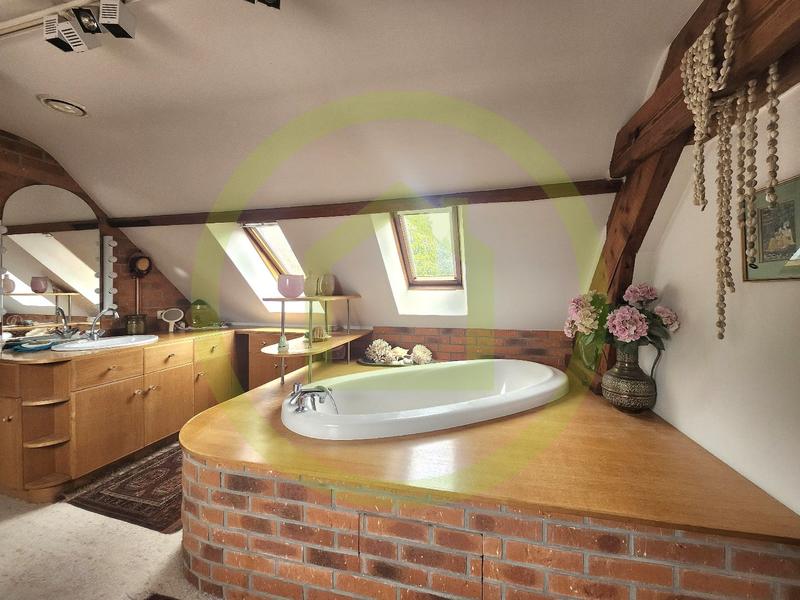 Maison - 218 m² - 6 pièces