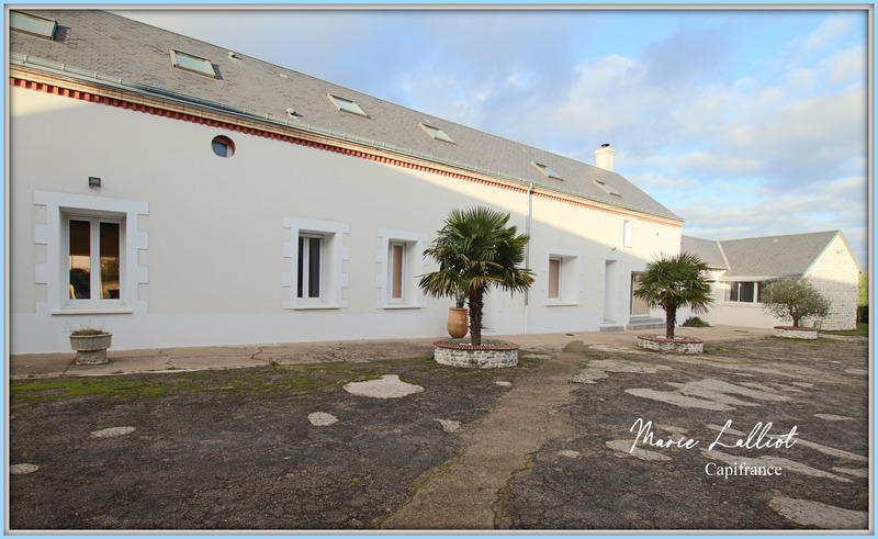 Maison - 360 m² - 10 pièces