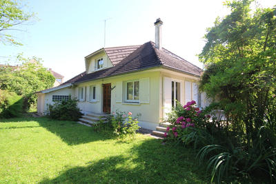 Maison - 178 m² - 8 pièces