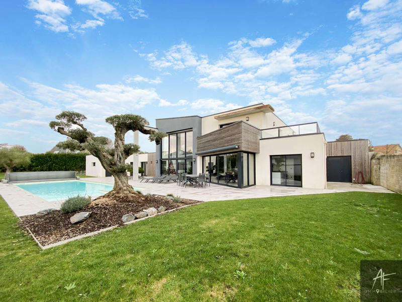 Villa - 320 m² - 8 pièces