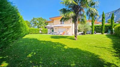 Maison - 221 m² - 5 pièces