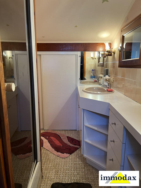 Maison traditionnelle - 250 m² - 6 pièces