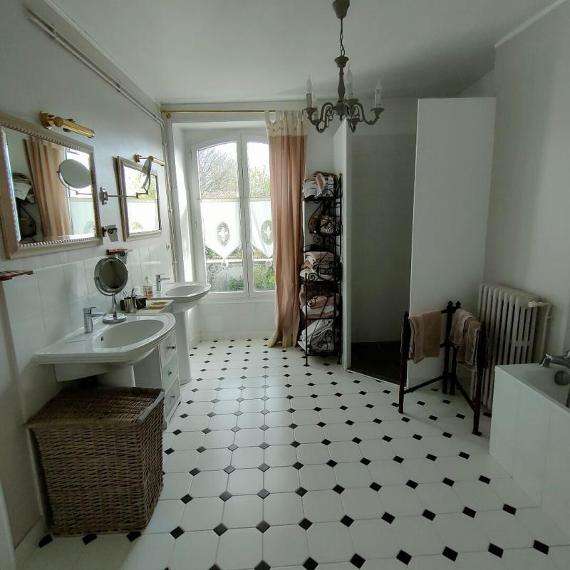 Maison bourgeoise - 256 m² - 7 pièces