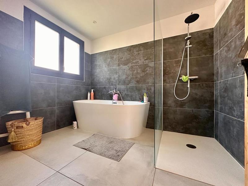 Villa - 183 m² - 6 pièces