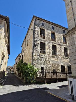 Maison ancienne - 330 m² - 15 pièces