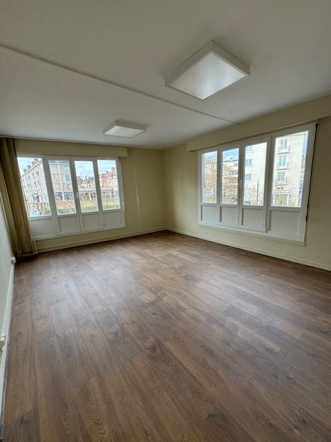 Fonds de commerce - Bureau - 65 m²