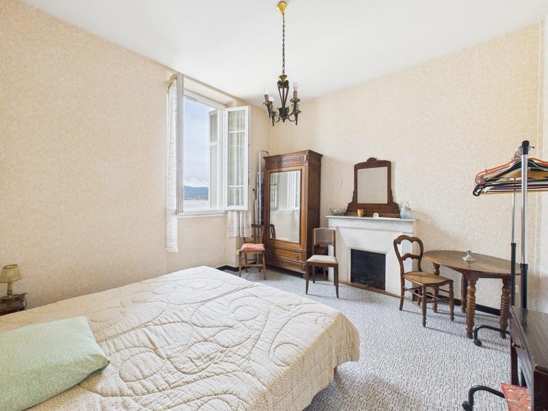 Appartement - 90 m² - 5 pièces