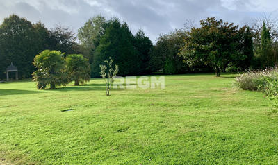 Propriété - 323 m² - 10 pièces