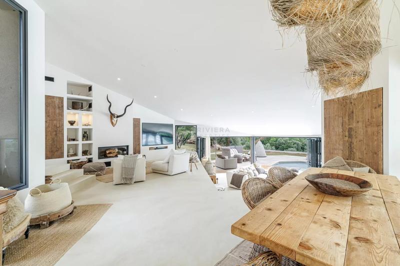 Appartement - 257 m² - 8 pièces