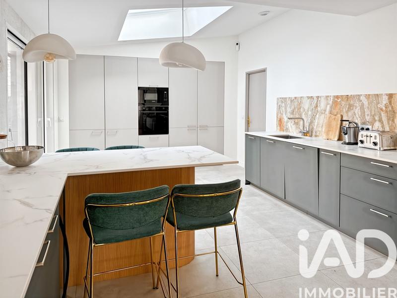 Maison - 220 m² - 7 pièces