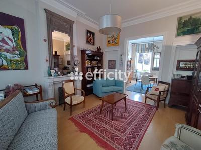 Maison - 270 m² - 11 pièces