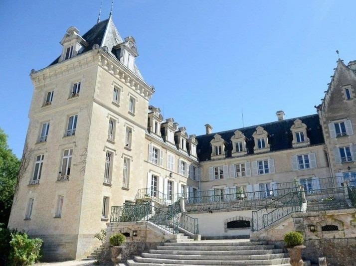 Manoir - 4 200 m² - 72 pièces