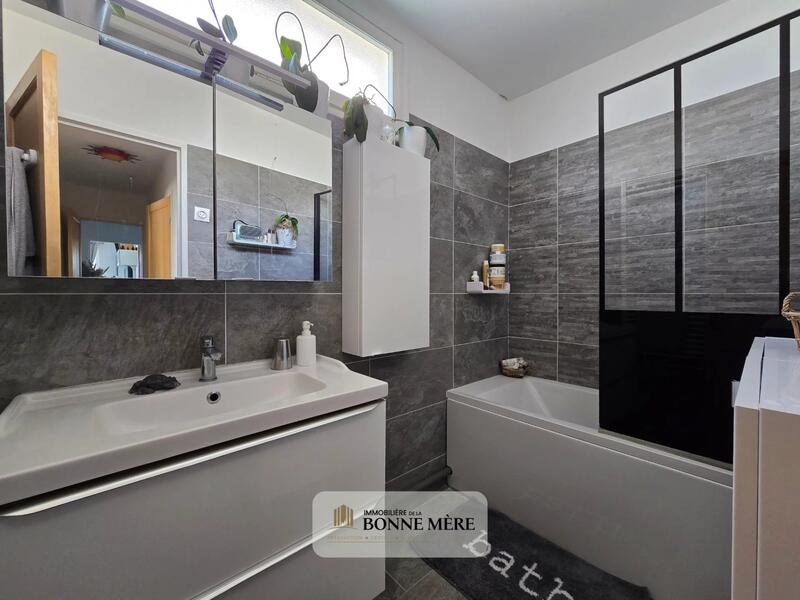 Appartement - 79 m² - 4 pièces