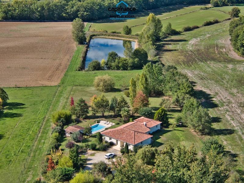 Propriété - 190 m² - 6 pièces