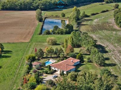 Propriété - 190 m² - 6 pièces