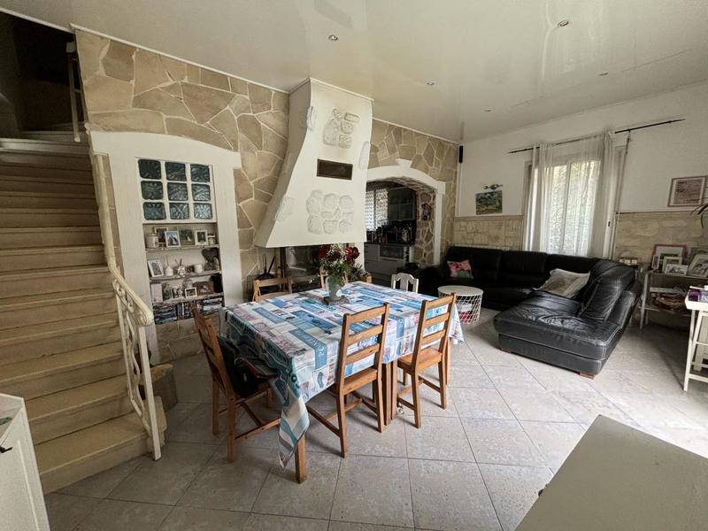 Propriété - 93 m² - 4 pièces