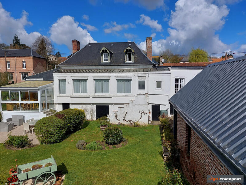 Maison - 331 m² - 16 pièces