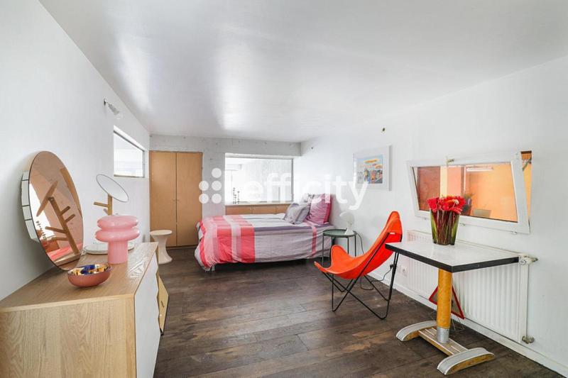 Loft - 196 m² - 5 pièces