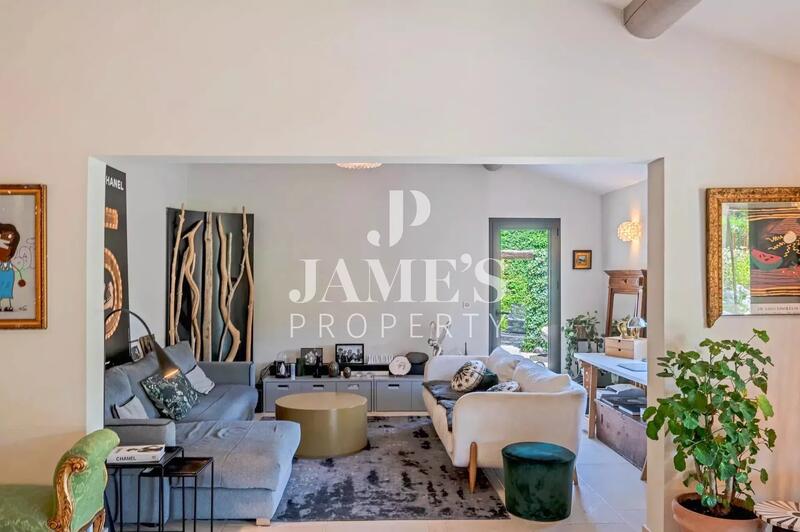 Maison - 285 m² - 6 pièces